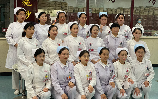 【5.12护士节】平博在线,平博(中国)举办茶话会白衣天使受表彰(图1)