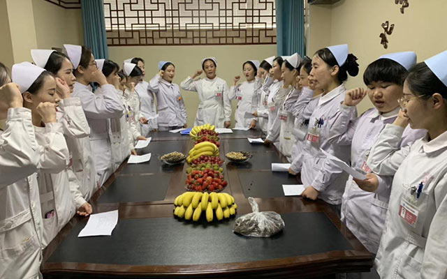 【5.12护士节】平博在线,平博(中国)举办茶话会白衣天使受表彰(图2)